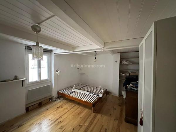 Vente                                                      Maison de village
                        
                     4 pièces                      119 m2                     à Saint-André-les-Alpes