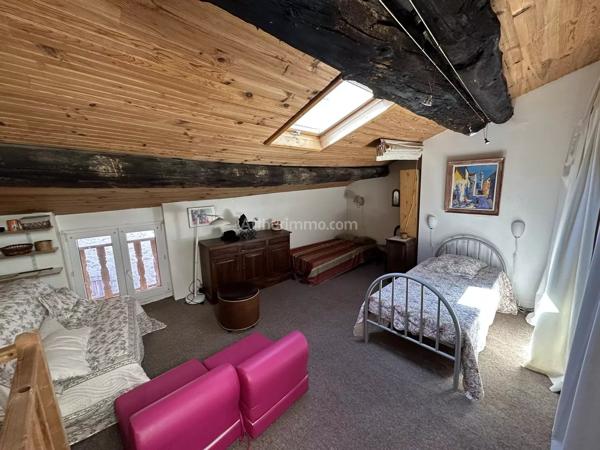 Vente                                                      Maison de village
                        
                     4 pièces                      119 m2                     à Saint-André-les-Alpes