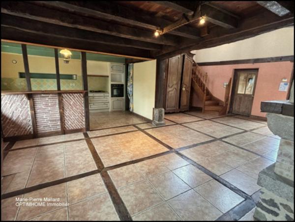 Maison familiale de 7 pièces à BOURGANEUF (23)