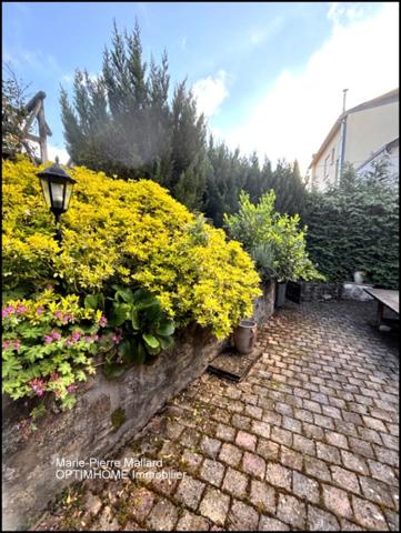 Maison familiale de 7 pièces à BOURGANEUF (23)