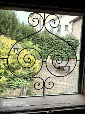 Maison familiale de 7 pièces à BOURGANEUF (23)