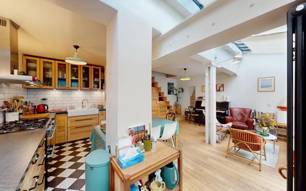 Maison à vendre    5 pièces • 101,78 m2 Paris 11