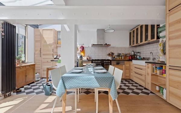 Maison à vendre    5 pièces • 101,78 m2 Paris 11