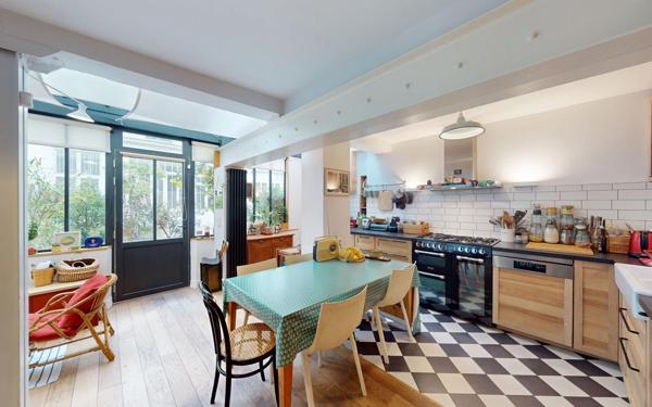 Maison à vendre    5 pièces • 101,78 m2 Paris 11