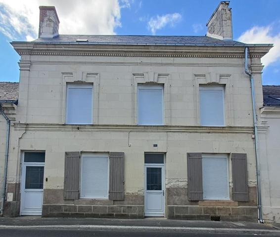 Maison de bourg du XIXe siècle,183 m², avec terrain et dépendances - VERNOIL LE FOURRIER (49390)