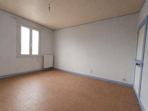 Maison de bourg du XIXe siècle,183 m², avec terrain et dépendances - VERNOIL LE FOURRIER (49390)