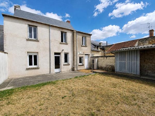 Maison de bourg du XIXe siècle,183 m², avec terrain et dépendances - VERNOIL LE FOURRIER (49390)
