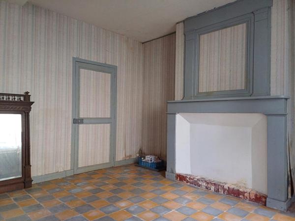 Maison de bourg du XIXe siècle,183 m², avec terrain et dépendances - VERNOIL LE FOURRIER (49390)