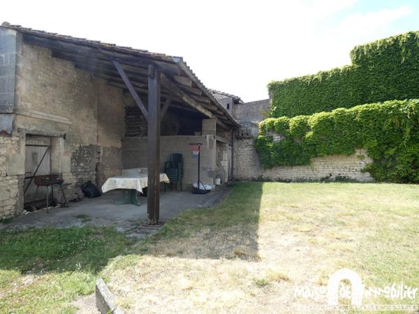 Vente Corps de ferme à moderniser - 4 pièces - 123m² - SEGONZAC