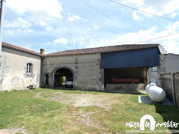 Vente Corps de ferme à moderniser - 4 pièces - 123m² - SEGONZAC