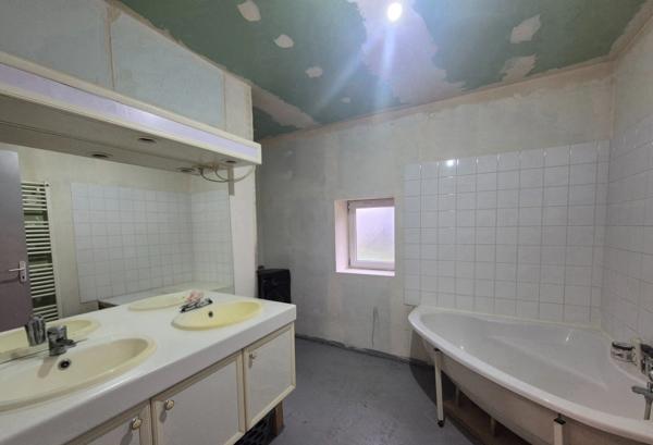 Maison à vendre 154 m² grange dépendances terrain 3400 m² 6 BONNAT (23)