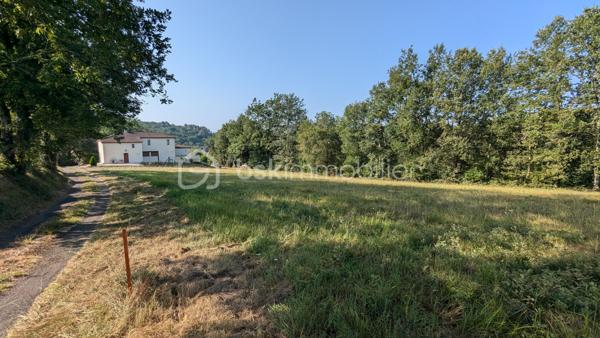 Terrain de 2 956 m²