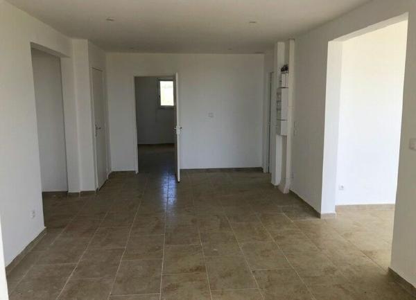 Appartement à vendre    3 pièces • 85 m2 Saint-François