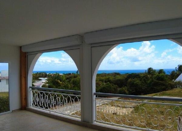 Appartement à vendre    3 pièces • 85 m2 Saint-François