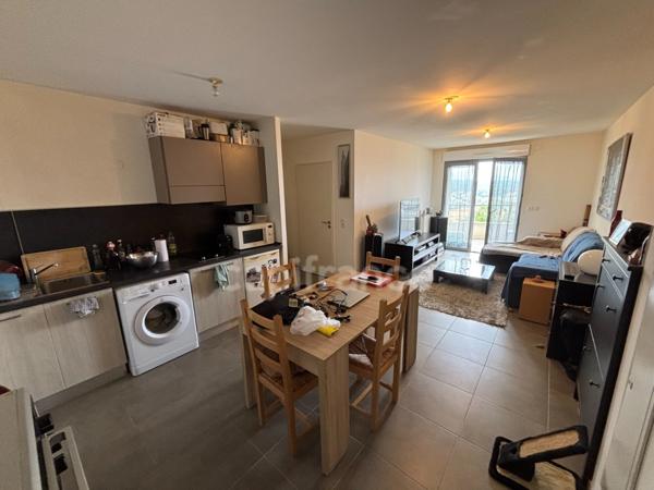 Appartement à vendre 2 pièces VENCE (06) ainsi qu'un garage individuel fermé en sous-sol !!