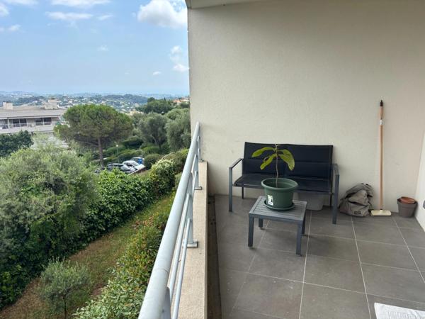 Appartement à vendre 2 pièces VENCE (06) ainsi qu'un garage individuel fermé en sous-sol !!