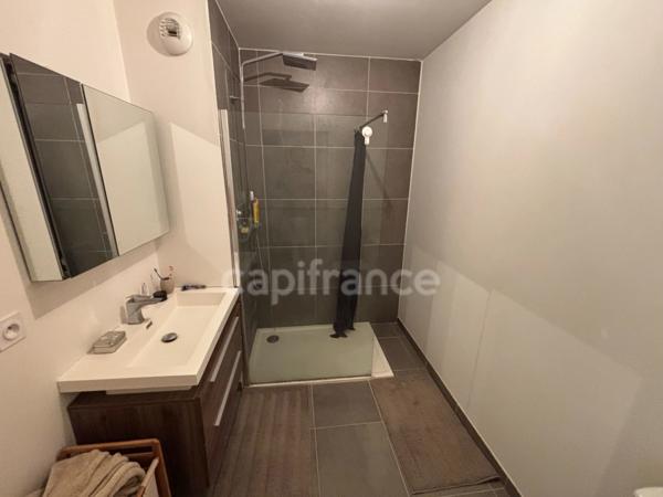 Appartement à vendre 2 pièces VENCE (06) ainsi qu'un garage individuel fermé en sous-sol !!