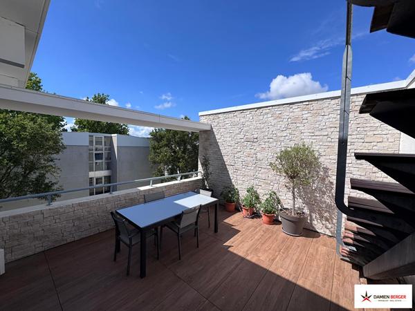 Proche vieux port. Grand appartement T3 en dernier étage. La rochelle