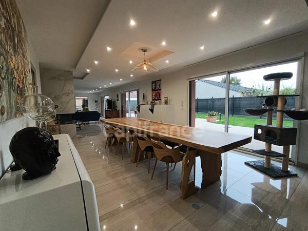 🏡 ARRAS (62) – Villa d’architecte contemporaine de 376 m² – 6 chambres – Ascenseur – Toit-terrasse