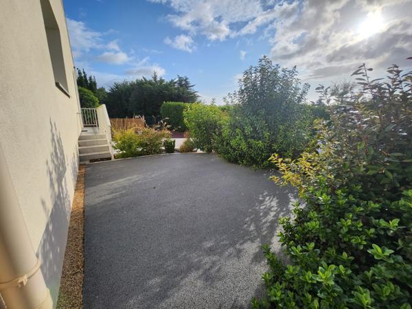 Magnils-Reigniers (85400) Maison rénovée en 2021 avec sous-sol et garage sur beau terrain clos et arboré