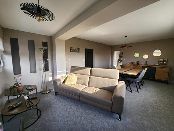 Magnils-Reigniers (85400) Maison rénovée en 2021 avec sous-sol et garage sur beau terrain clos et arboré