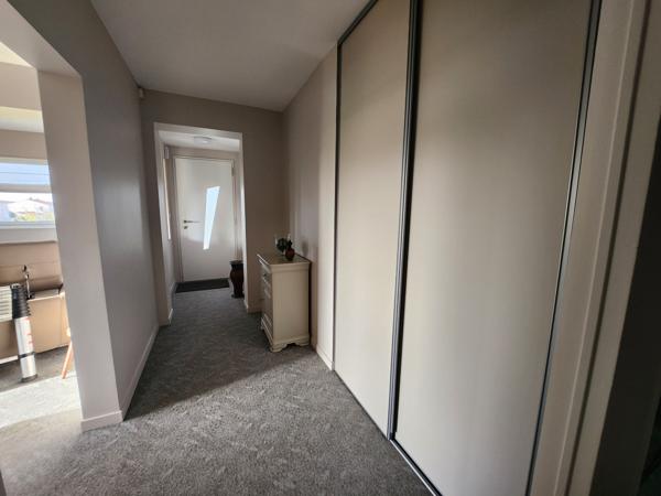 Magnils-Reigniers (85400) Maison rénovée en 2021 avec sous-sol et garage sur beau terrain clos et arboré