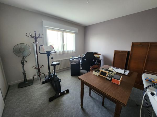 Magnils-Reigniers (85400) Maison rénovée en 2021 avec sous-sol et garage sur beau terrain clos et arboré