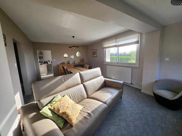 Magnils-Reigniers (85400) Maison rénovée en 2021 avec sous-sol et garage sur beau terrain clos et arboré