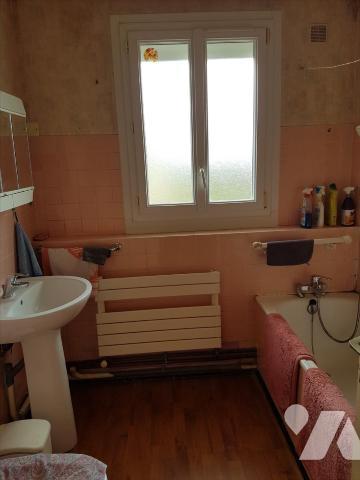 LA FLECHE, Quartier St André, Maison à rafraichir de 4 chambres