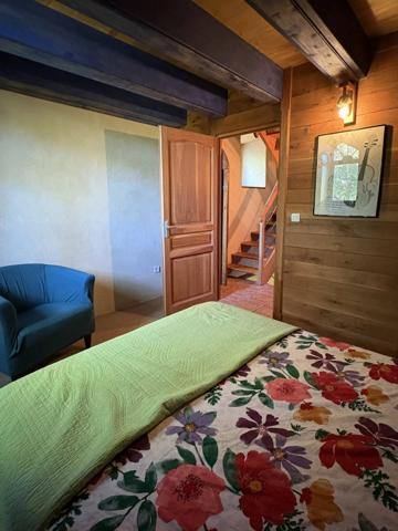 Propriété atypique sur un terrain de 8,5 ha - Piscine possible