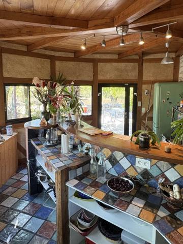 Propriété atypique sur un terrain de 8,5 ha - Piscine possible