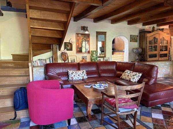 Propriété atypique sur un terrain de 8,5 ha - Piscine possible