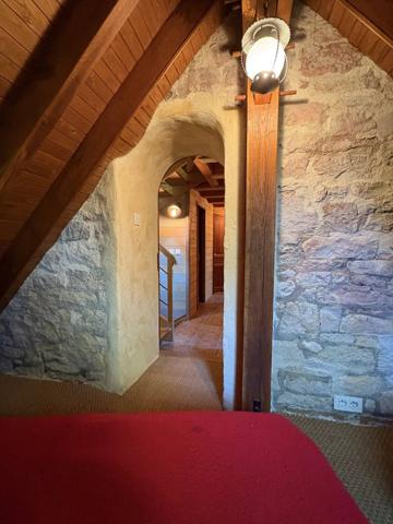 Propriété atypique sur un terrain de 8,5 ha - Piscine possible