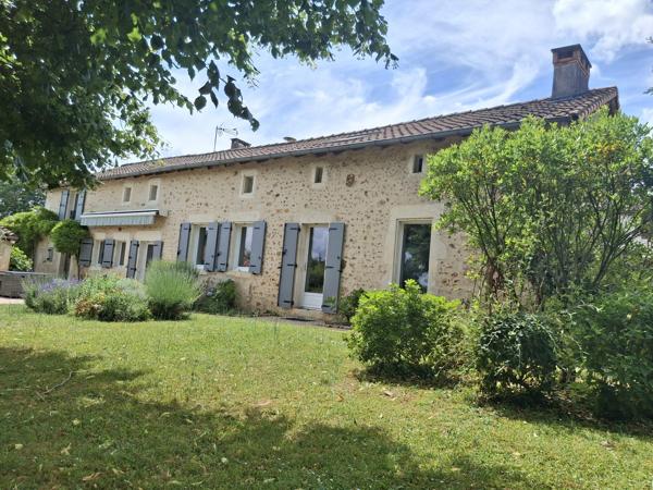 MAISON DE CHARME AVEC PISCINE - GRANGE - PARC - VUE SUR LA CAMPAGNE