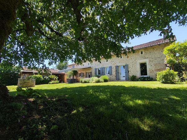 MAISON DE CHARME AVEC PISCINE - GRANGE - PARC - VUE SUR LA CAMPAGNE