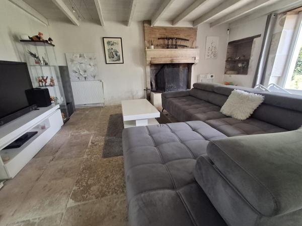MAISON DE CHARME AVEC PISCINE - GRANGE - PARC - VUE SUR LA CAMPAGNE