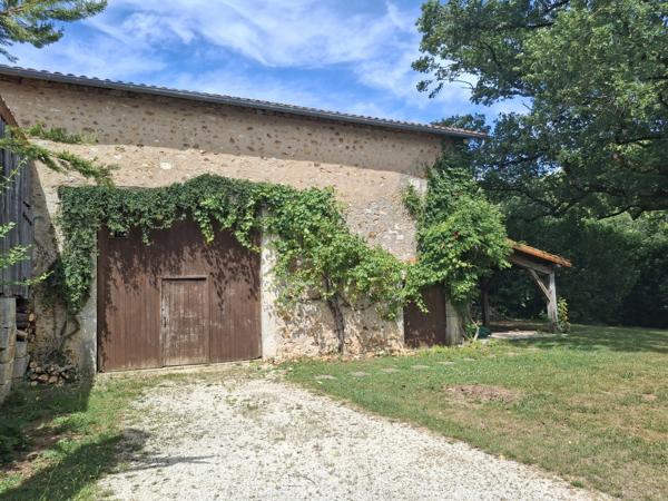 MAISON DE CHARME AVEC PISCINE - GRANGE - PARC - VUE SUR LA CAMPAGNE