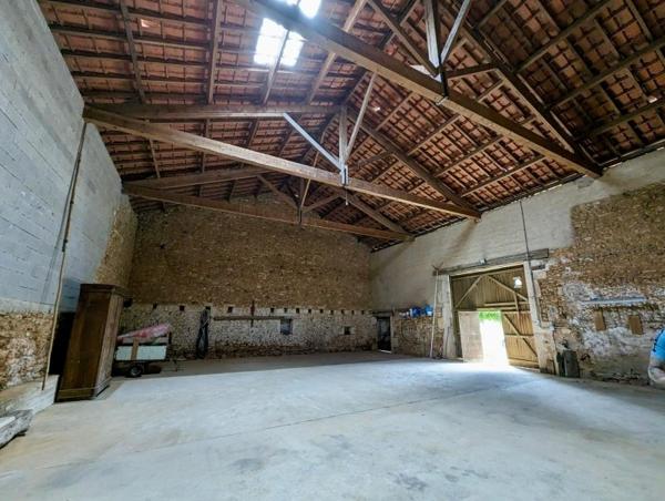 MAISON DE CHARME AVEC PISCINE - GRANGE - PARC - VUE SUR LA CAMPAGNE