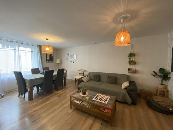 ANGOULEME Maison d'habitation rénovée idéale pour pied à terre, premier achat ou investissement locatif. Cave.