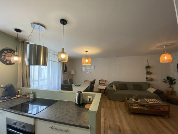 ANGOULEME Maison d'habitation rénovée idéale pour pied à terre, premier achat ou investissement locatif. Cave.