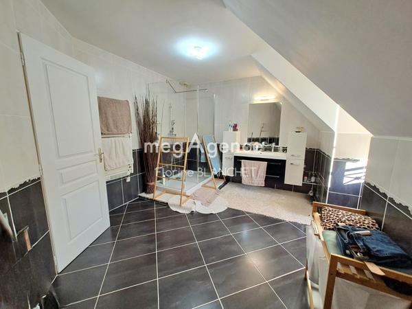 Maison à MONCE-EN-BELIN, 72230 - 6 pièces 134m²