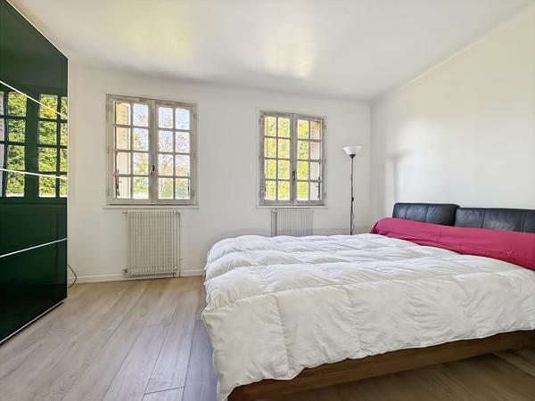 Maison de plein-pied, 3 dépendances, 6 box