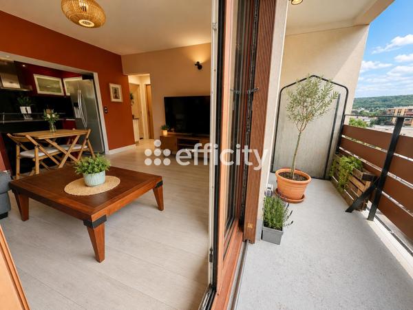 Appartement
         2 pièces
        - 43 m² 159 900 € *