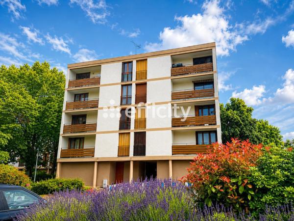 Appartement
         2 pièces
        - 43 m² 159 900 € *