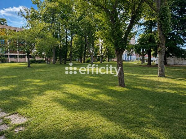 Appartement
         2 pièces
        - 43 m² 159 900 € *