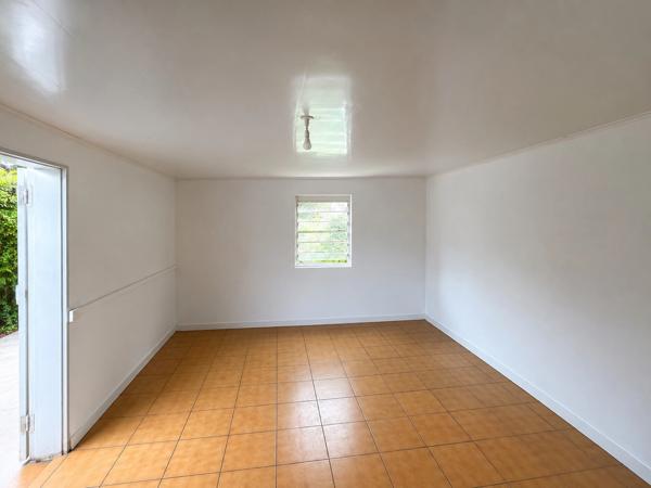 Case T3 à rénover ou terrain à bâtir de 280 m² avec vue mer – Terre Sainte, à 200 m de la plage