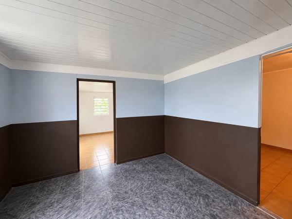 Case T3 à rénover ou terrain à bâtir de 280 m² avec vue mer – Terre Sainte, à 200 m de la plage