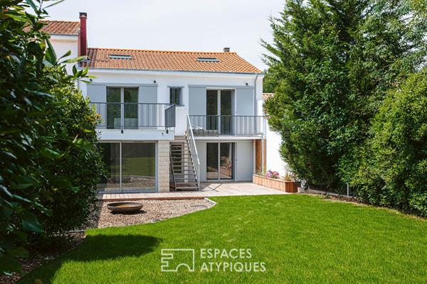 Charmante maison inversée des années 60 à la rénovation de qualité