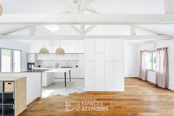 Charmante maison inversée des années 60 à la rénovation de qualité