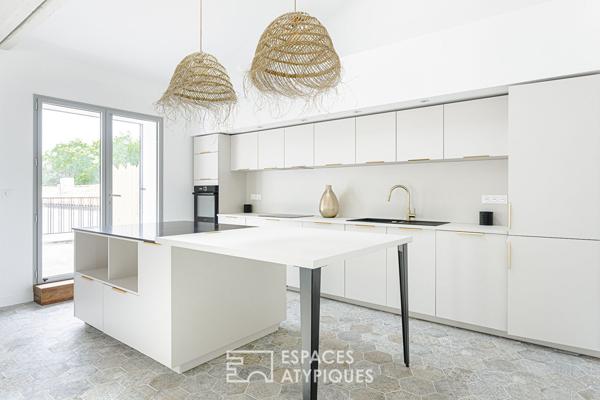 Charmante maison inversée des années 60 à la rénovation de qualité